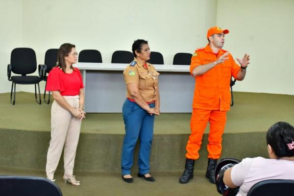 Prefeitura de Floriano reúne barraqueiros para tratar sobre o Carnaval 2025.(Imagem:Secom)