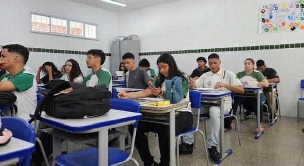 Todo o processo de monitoria é acompanhado de perto por professores. Os mentores auxiliam na montagem do plano de aula, bem como na avaliação dos monitores, através de relatórios.(Imagem:Divulgação)