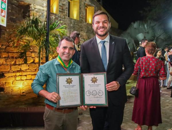 Professor Roberto Fernandes de Souza e  secretário Washington Bandeira.(Imagem:Divulgação)