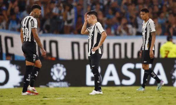 Alvinegro é superado por 2 a 0 no estádio El Cilindro, em Buenos Aires.(Imagem:REUTERS/CRISTINA SILLE/DIREITOS RESERVADOS)