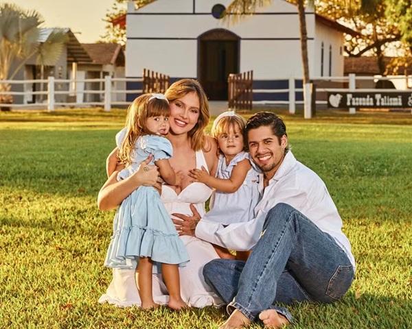 Zé Felipe e Virginia Fonseca com as filhas(Imagem:Rafael Manson/Divulgação)