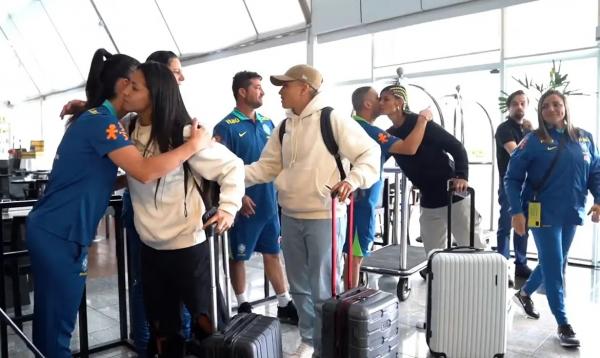 Chegada de jogadoras da seleção feminina de futebol para amistoso contra a Colômbia.(Imagem:CBF/Divulgação© CBF/DIVULGAÇÃO)