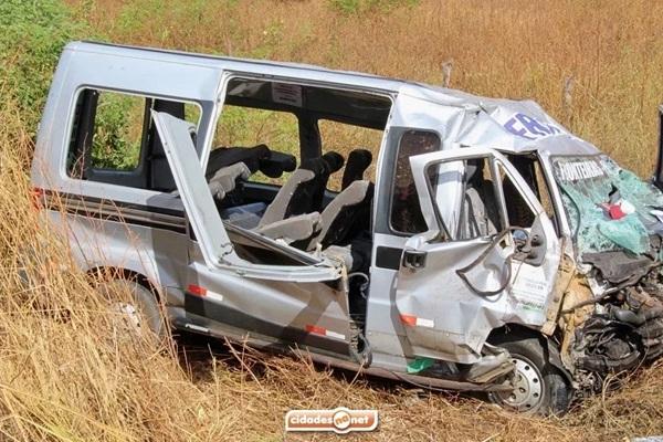 Colisão entre van e carro deixa três mortos e vários feridos na BR-316 no Piauí (Imagem:Reprodução/Cidades na Net)