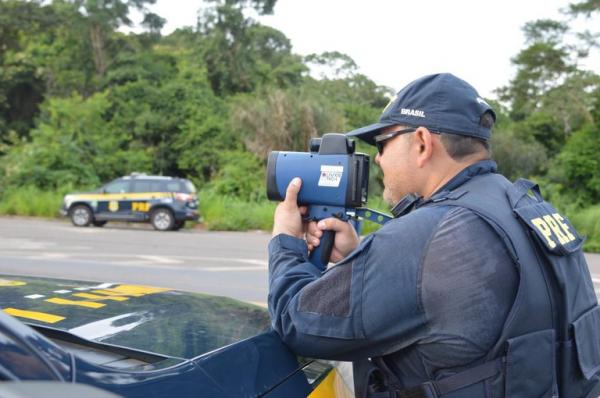 Durante o final de semana do feriado de sete de setembro, 249 Policiais Rodoviários Federais estiveram envolvidos na fiscalização que resultou na prisão de sete pessoas.(Imagem:Divulgação/PRF)