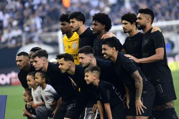 Time posado do Corinthians em jogo contra o Vasco.(Imagem:Marcos Ribolli)