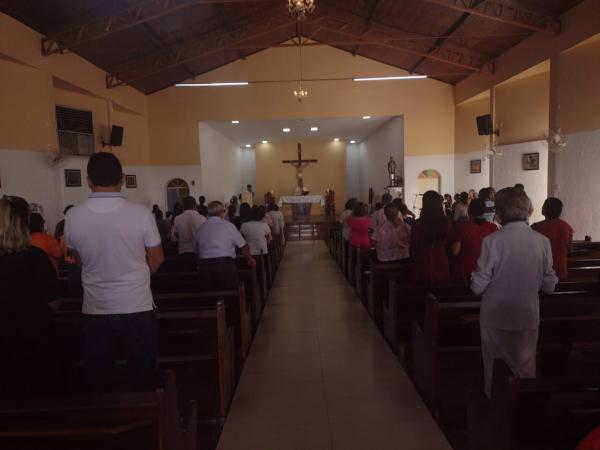 Fiéis de Floriano celebram Corpus Christi em demonstração de fé e devoção.(Imagem:FlorianoNews)