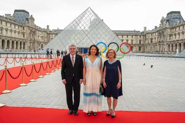 Janja veste marcas brasileiras em Paris.(Imagem:Reprodução/Instagram)