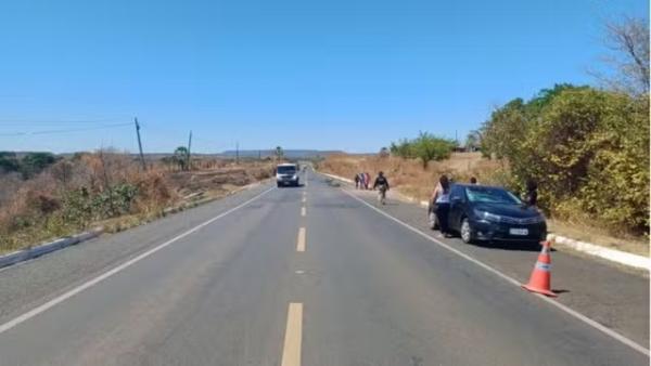 Ciclista morre em acidente com carro na BR-230, em Floriano.(Imagem:Policia Rodoviária Federal)