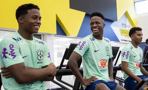 Endrick, Vini Jr e Rodrygo juntos pela Seleção, em 2023.(Imagem:Joilson Marconne/CBF)