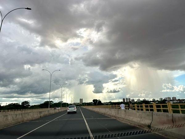 Segundo o Inmet, podem ser registradas chuvas entre 20 e 30 mm/h ou até 50 mm/dia, além de ventos intensos.(Imagem:Danilo Oliveira)