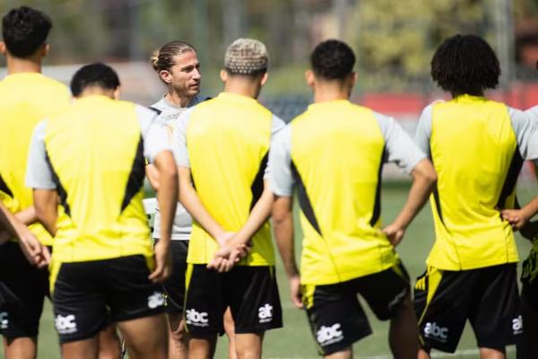 Filipe Luís em treino do Flamengo Sub-20.(Imagem:Adriano Fontes)