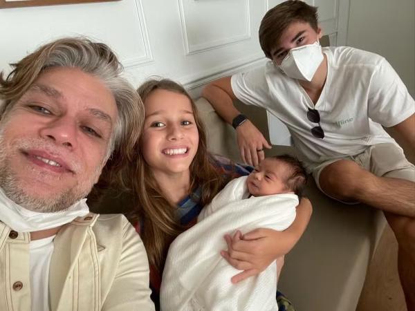 Fabio Assunção e os filhos, João, Ella Felipa e Alana Ayó.(Imagem:Reprodução/Instagram)