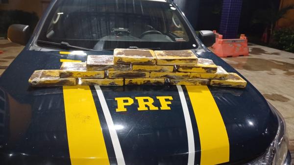 PRF apreende mais de 14kg de cocaína no interior de ônibus em Piripiri.(Imagem:Divulgação / PRF)