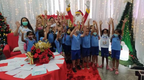 Crianças durante evento da campanha Papai Noel dos Correios 2022 em Teresina.(Imagem:ASCOM/Correios)