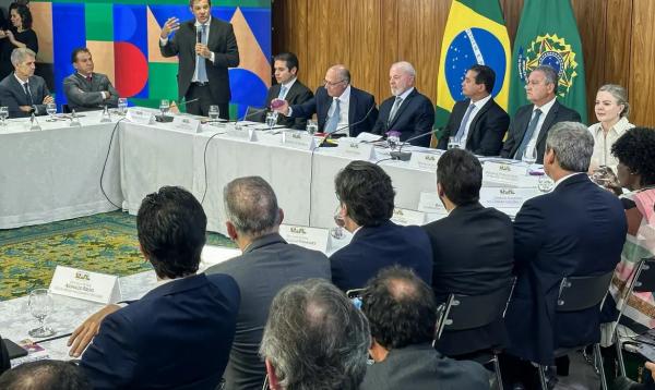 Reunião para anúncio do envio do projeto de lei de ampliação da isenção do imposto de renda ao congresso nacional.(Imagem:Fabio Rodrigues-Pozzebom/Agência Brasil)