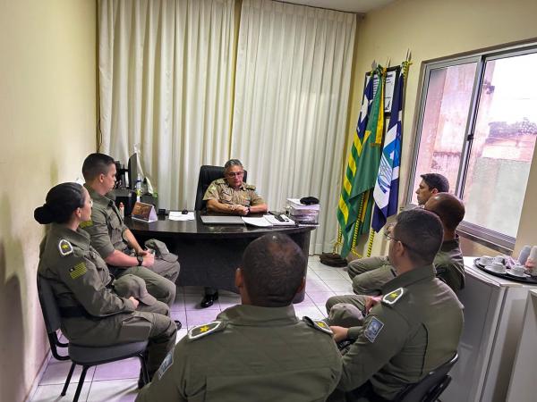 Comandante do 3º BPM realiza reunião com aspirantes a oficiais em estágio.(Imagem:Divulgação/PM)