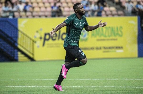 Adenilson em ação pelo Manaus na Copa Verde(Imagem:João Normando/Agência LB)