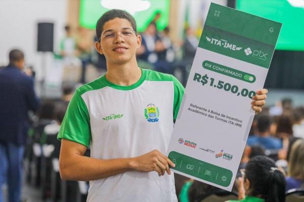 O anúncio foi feito pelo secretário da Educação que destacou a importância do auxílio para os estudantes matriculados nas turmas do projeto.(Imagem:Divulgação)