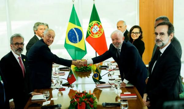 O presidente Luiz Inácio Lula da Silva recebe o presidente de Portugal, Marcelo Rebelo de Sousa, nesta manhã no Palácio do Planalto.(Imagem:Antônio Cruz/Agência Brasil)