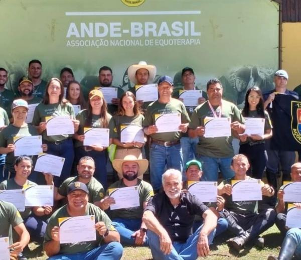 Polícia Militar parabeniza integrantes do 3ºBPM por conclusão de Curso de Equitação para Equoterapia(Imagem:Reprodução/Instagram)