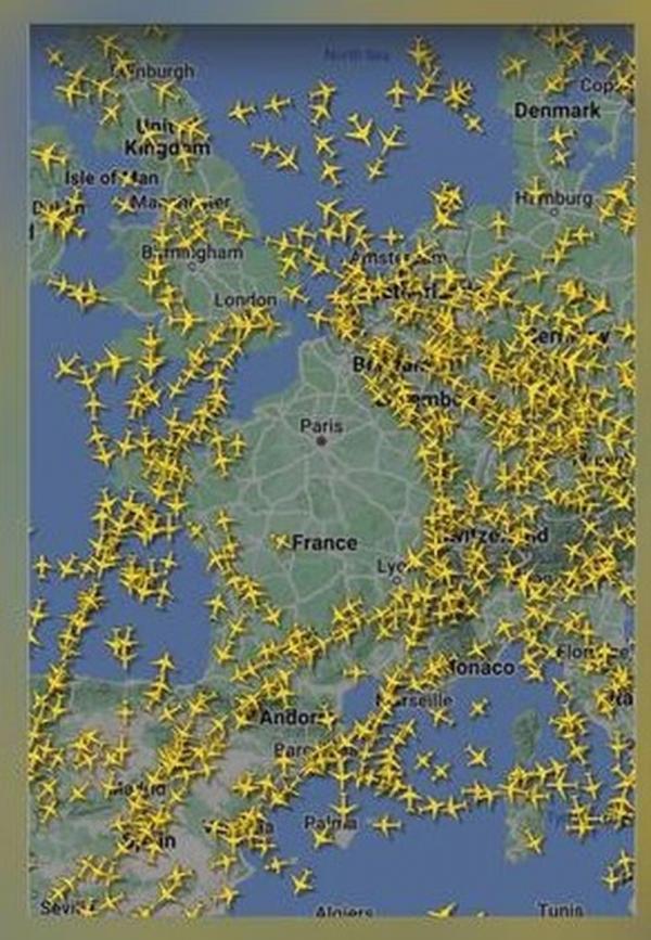 Restrição de voos sobre Paris durante a cerimônia de abertura da Olimpíada.(Imagem:Flightawar)