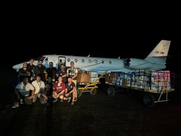 Neymar Jr. exibiu aeronave carregada de mantimentos.(Imagem:Reprodução/Instagram)