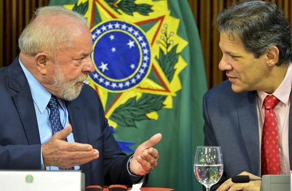 O presidente Luiz Inácio Lula da Silva e o ministro da Fazenda, Fernando Haddad, durante reunião ministerial no Palácio do Planalto(Imagem:Marcelo Camargo/Agência Brasil)