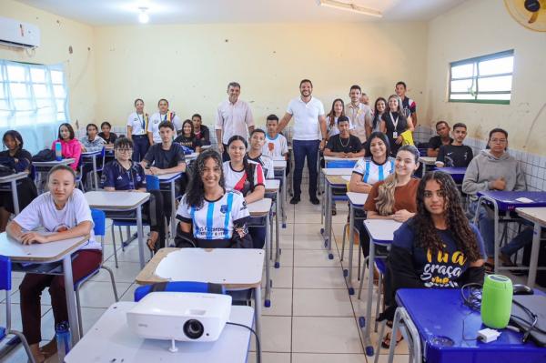 Secretário Washington Bandeira se reúne com equipes técnicas para ampliar ações do Alfabetiza Piauí no sul do Piauí(Imagem:Divulgação)