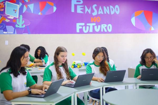 Algumas escolas já alcançaram 100% de matrículas renovadas antes do prazo final, mobilizando equipes com estratégias para engajar os estudantes.(Imagem:Divulgação)