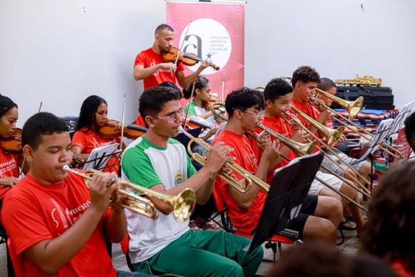 A Orquestra Jovem de União é um projeto transformador, retomado há três anos, que está beneficiando mais de 50 crianças e adolescentes de 9 a 17 anos na cidade de União.(Imagem:Divulgação)