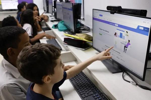 Crianças do Colégio Pedro II participam de eleições para representante de turma, no Colégio Pedro II, em São Cristóvão, zona norte da cidade. Foto: Tânia Rêgo/Agência Brasil.(Imagem:Tânia Rêgo/Agência Brasil)