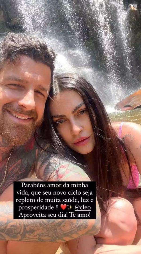 Cleo faz 42 anos e ganha post apaixonado do marido, Leandro D