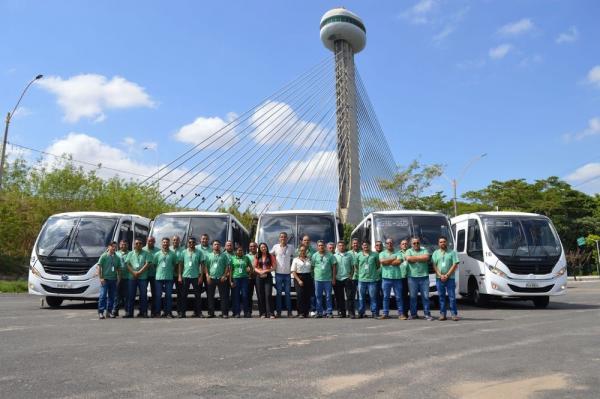 Projeto conta com 23 micro-ônibus com ar-condicionado, que realizam 20 rotas por dia.(Imagem:Divulgação)