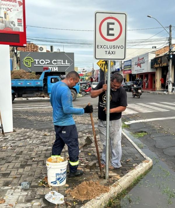 Sutran de Floriano realiza sinalização vertical em vias do município.(Imagem:Secom)