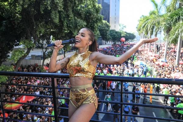 Anitta anima multidão em bloco no Centro do Rio.(Imagem:Victor Chapetta/Agnews)