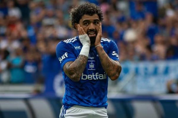 Gabigol é expulso no clássico Cruzeiro x Atlético-MG.(Imagem:Fernando Moreno/AGIF)