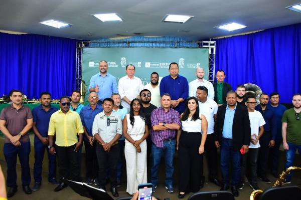 Vereadores de Floriano participam da abertura das atividades de aniversário do Município.(Imagem:CMF)