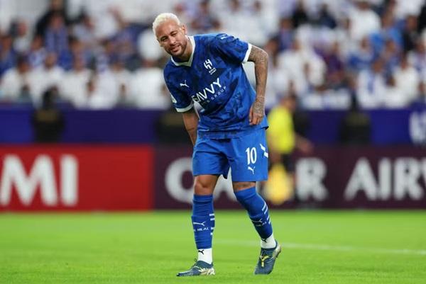 Neymar sai lesionado em Al-Hilal x Esteghlal(Imagem:Yasser Bakhsh/Getty Images)