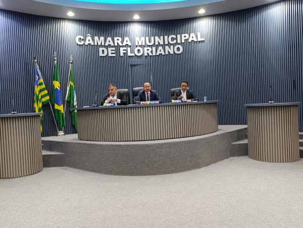 Câmara Municipal de Floriano realiza sessões e debate pautas essenciais para a cidade(Imagem:FlorianoNews)