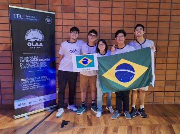 Costa Rica, 02/12/2024 - Equipe brasileira conquista 4 medalhas de ouro e uma de bronze na Olimpíada de Astronomia e Astronáutica. (Imagem:OLAA/Divulgação)