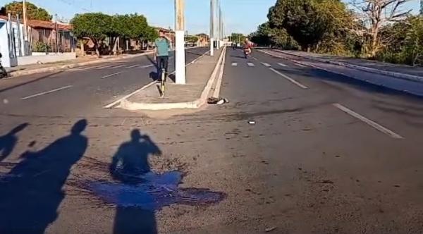 Acidente de moto na Avenida Frei Antônio Cúrcio, em Floriano, deixa duas vítimas fatais.(Imagem:Reprodução)