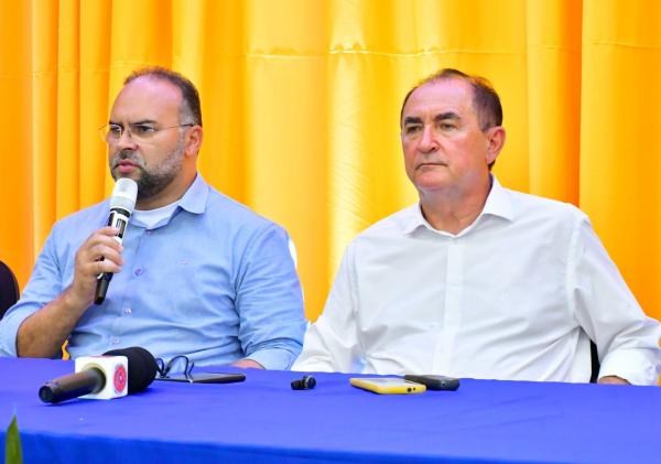 Joab Curvina, novo vice-prefeito de Floriano, destaca compromisso com a cidade em coletiva de imprensa.(Imagem:Secom)