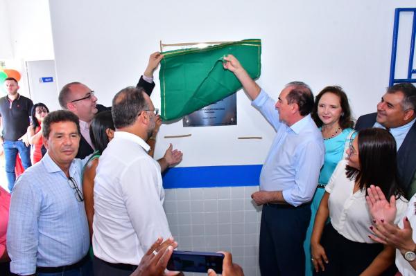  Vereadores representam Câmara de Floriano em solenidade na Escola Marcos dos Santos Parente.(Imagem:CMF)