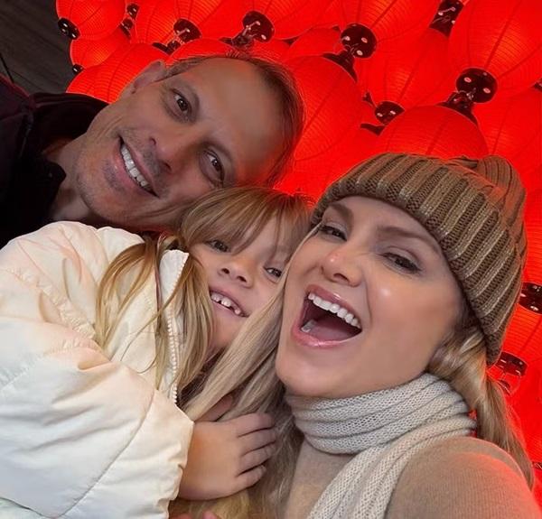 Eliana com o marido e a filha(Imagem:Reprodução/Instagram)