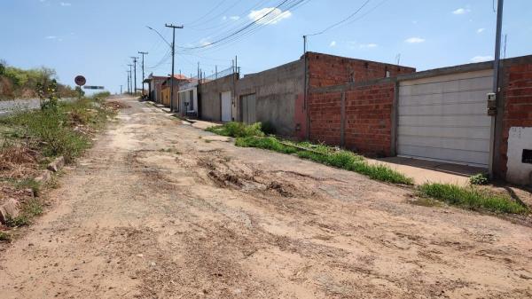 Moradores do Loteamento Antônio Guilherme em Floriano reclamam de condições precárias de infraestrutura.(Imagem:FlorianoNews)