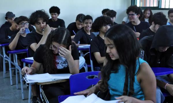 Estudantes que concluíram o terceiro ano em 2024 poderão sacar o valor.(Imagem:Antônio Cruz/Agência Brasil)