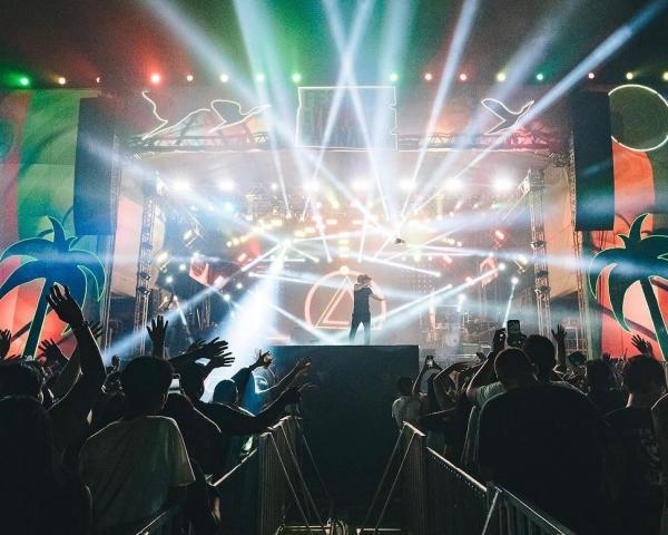 Os cantores Cris Santos, Teófilo Lima Rayanne e Dj Claus também sobem ao palco.(Imagem:Divulgação)