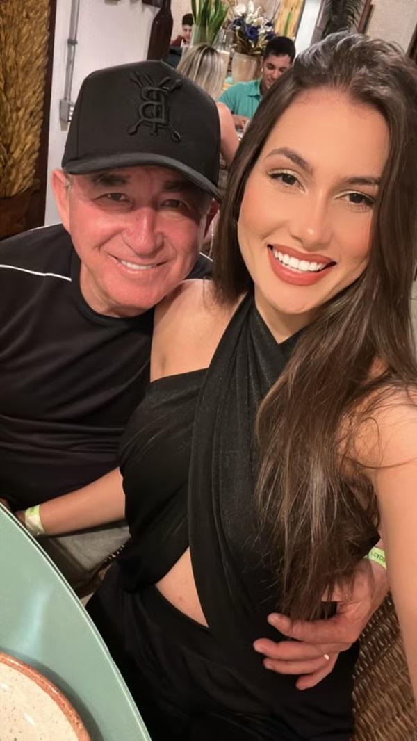 Amado Batista e a namorada, Calita Franciele(Imagem:Reprodução/Instagram)