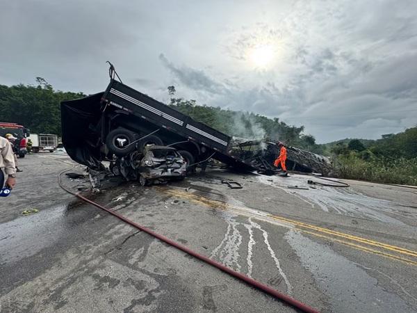 Acidente deixa ao menos 21 pessoas mortas em Minas Gerais (Imagem:Reprodução)