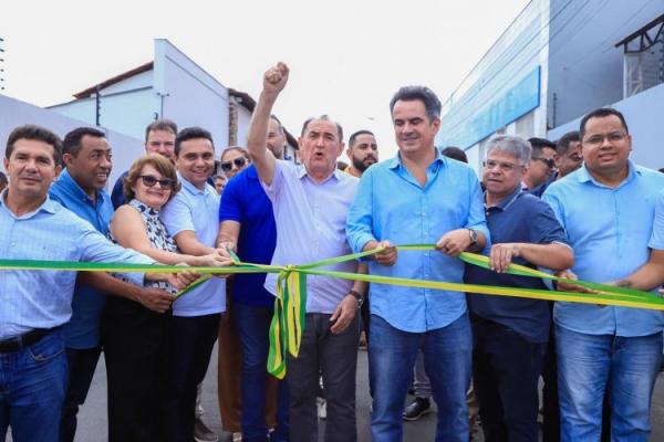 Solenidade marca inauguração da pavimentação asfáltica das ruas Defala Attem e Elias Oka em Floriano.(Imagem:Secom)